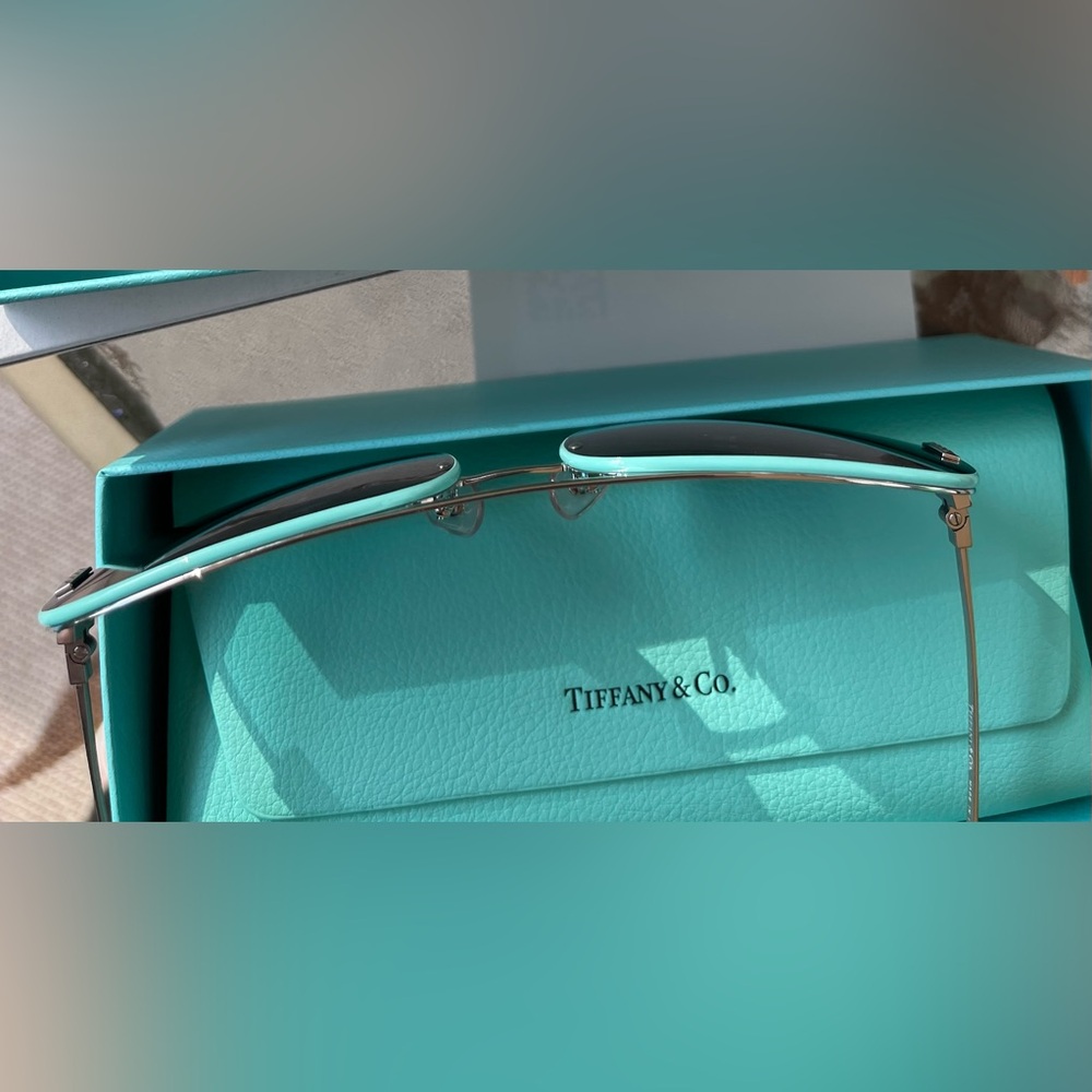 NEW Tiffany & Co. Studded Aviator Sunglasses in silver and blue gradient - Picture 11 of 16